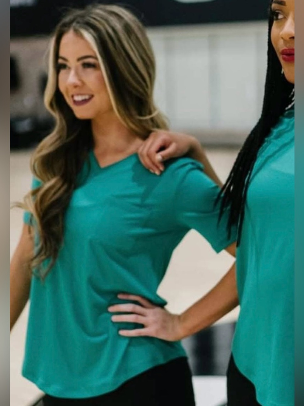🌙ZYIA Kelly Green Go To Pocket V Tee